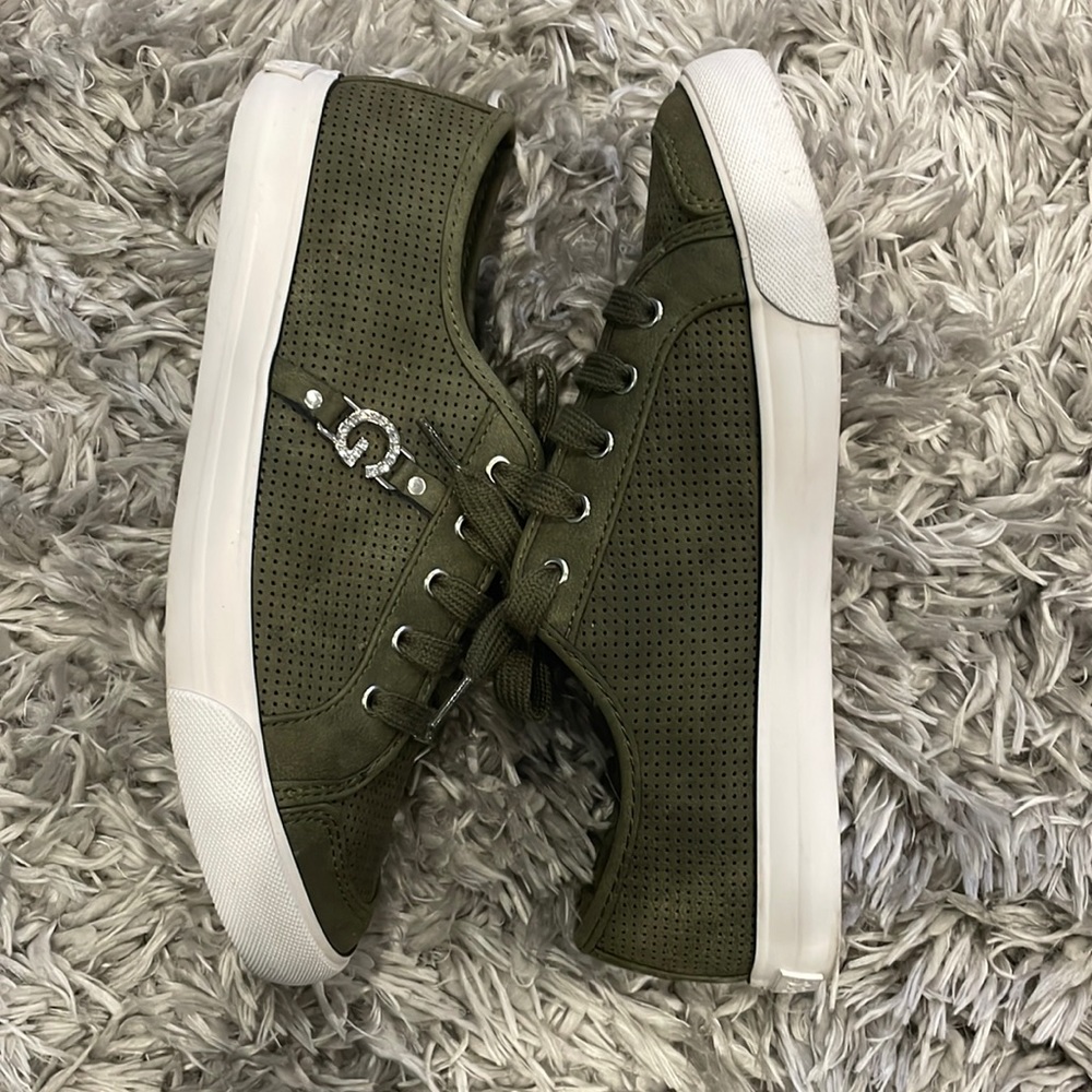 Woman sneakers